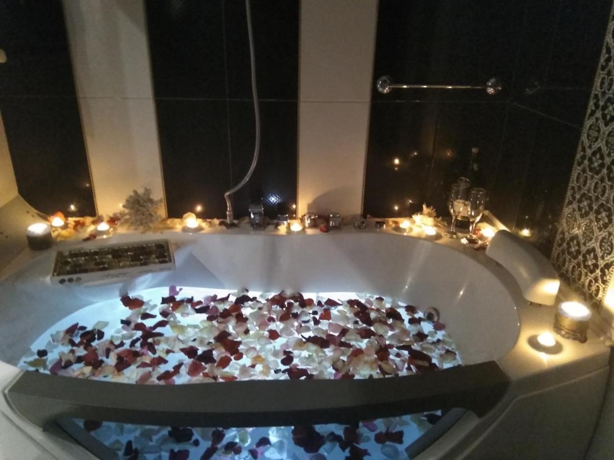 Home In Center With Jacuzzi イヴァーノ＝フランキーウシク エクステリア 写真